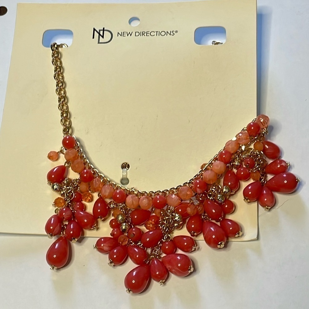 NWT New Directions Grape Cluster Fashion Statement Necklace Gold Tone Coral
